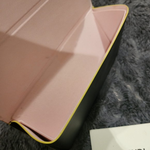 Authentic Fendi sunglasses - Picture 6 of 7